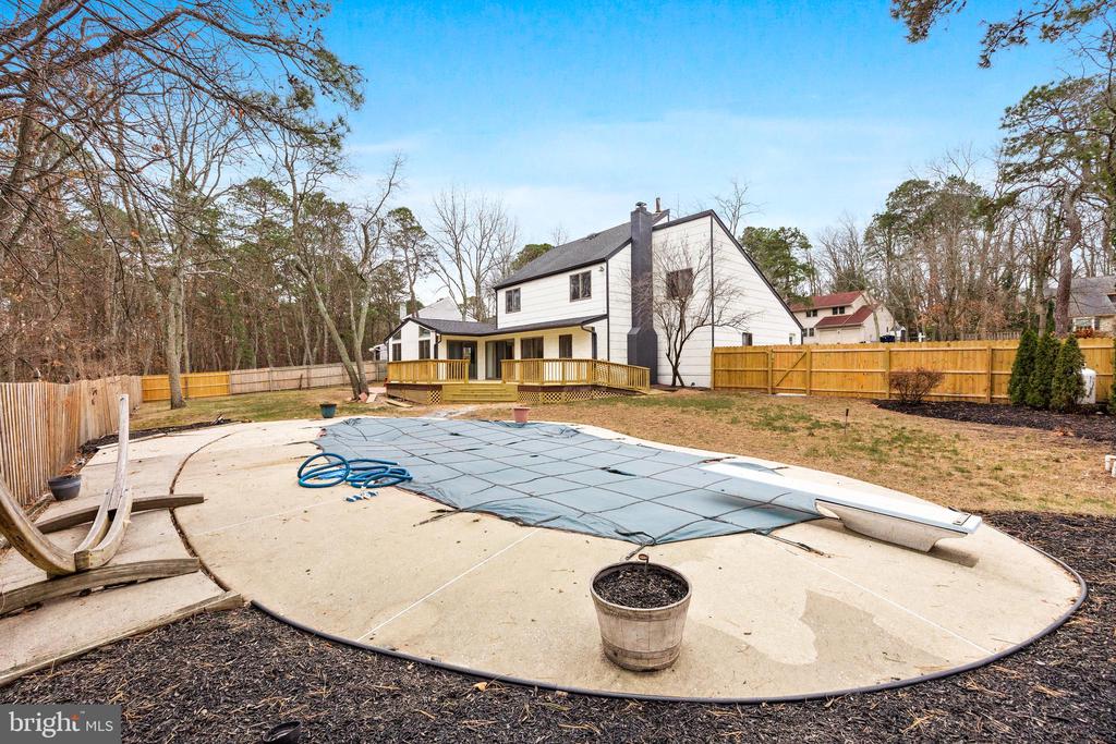 40 Woodhurst Dr