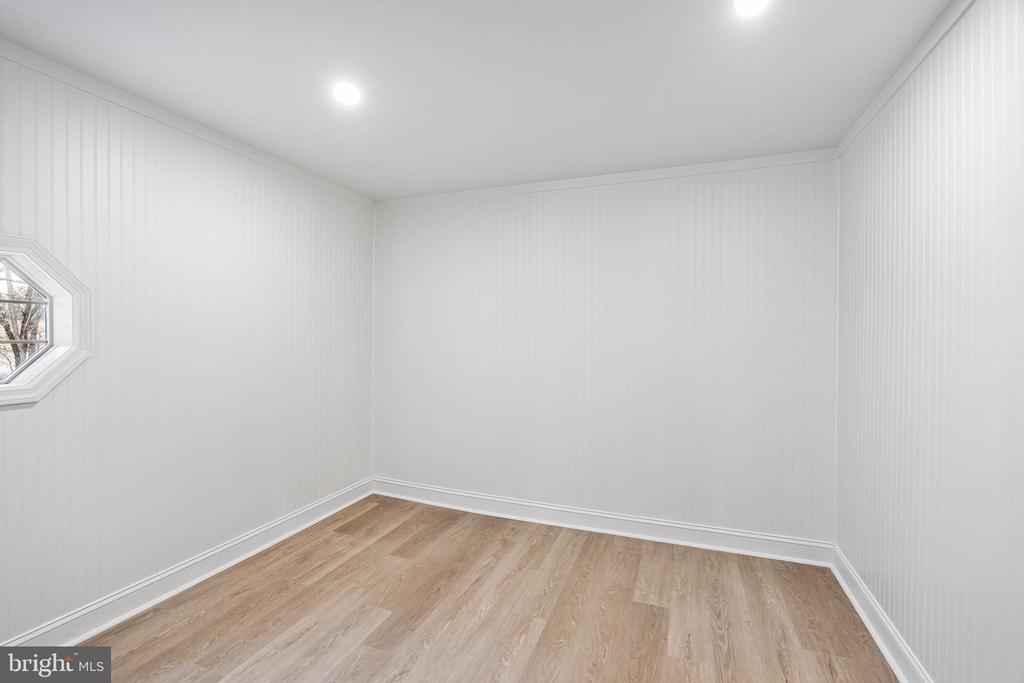 40 Woodhurst Dr