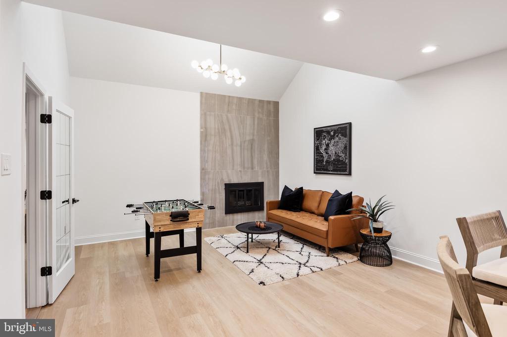 40 Woodhurst Dr