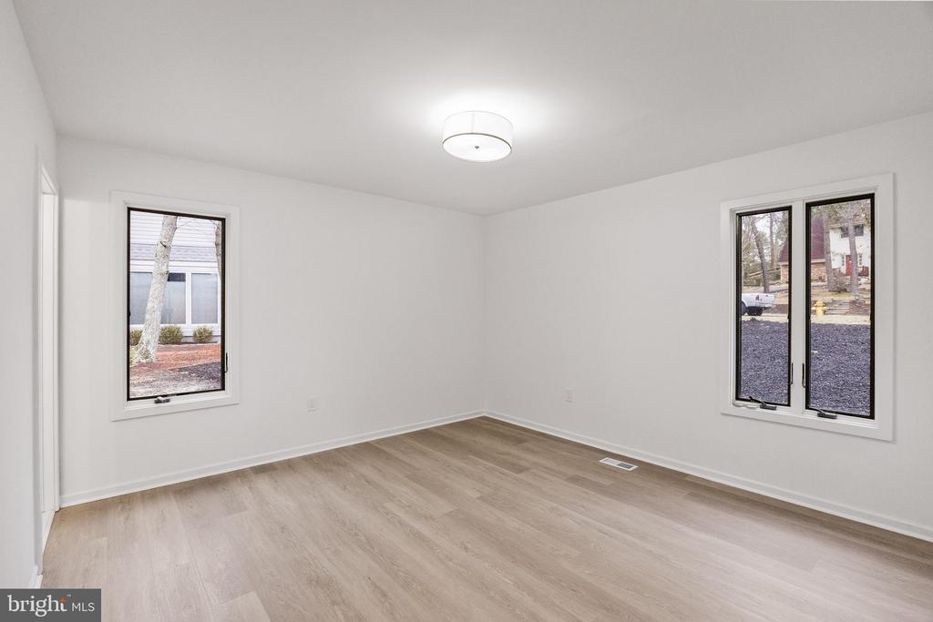 40 Woodhurst Dr