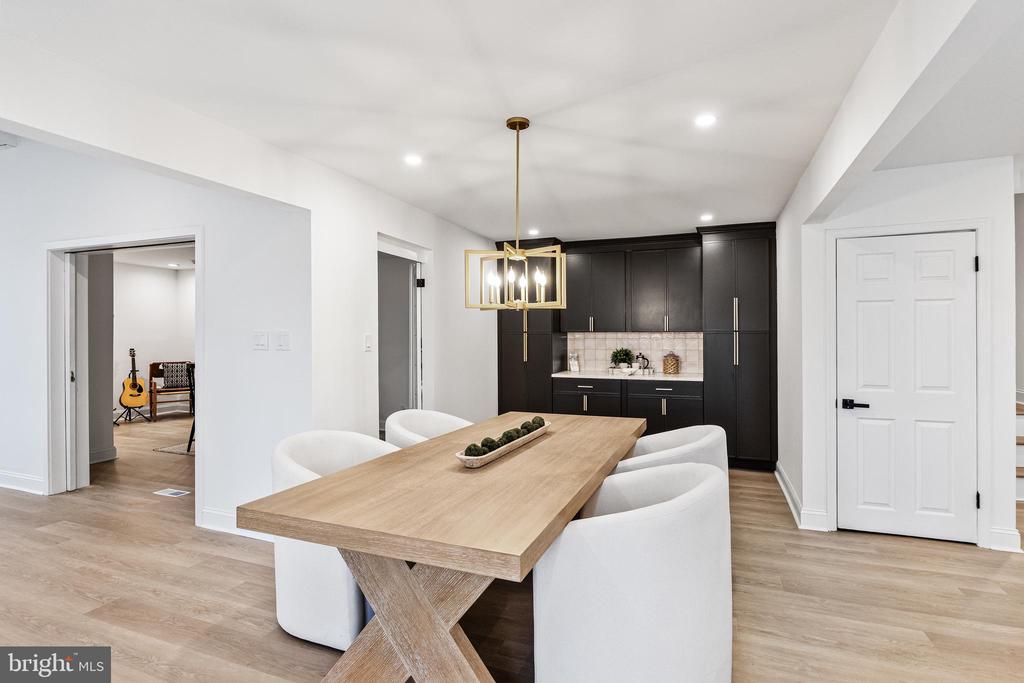 40 Woodhurst Dr