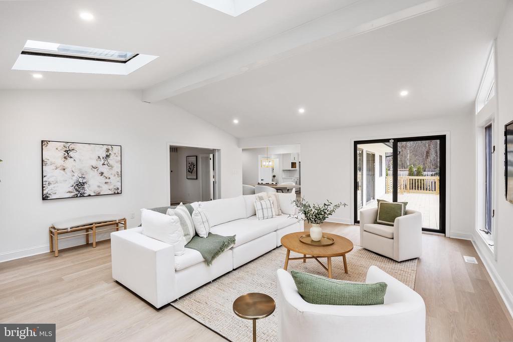 40 Woodhurst Dr