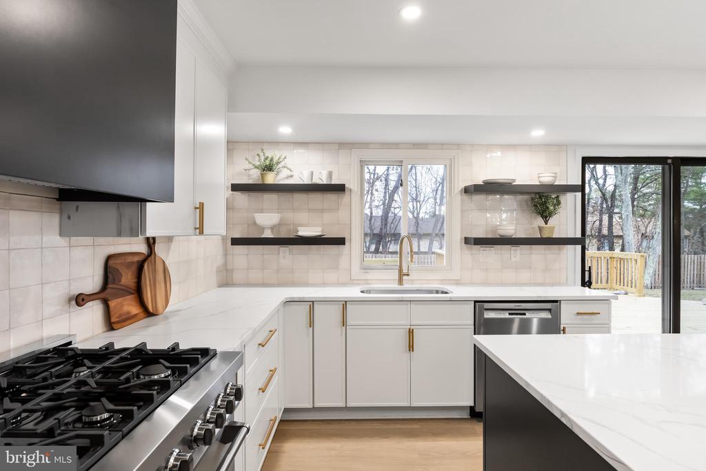 40 Woodhurst Dr