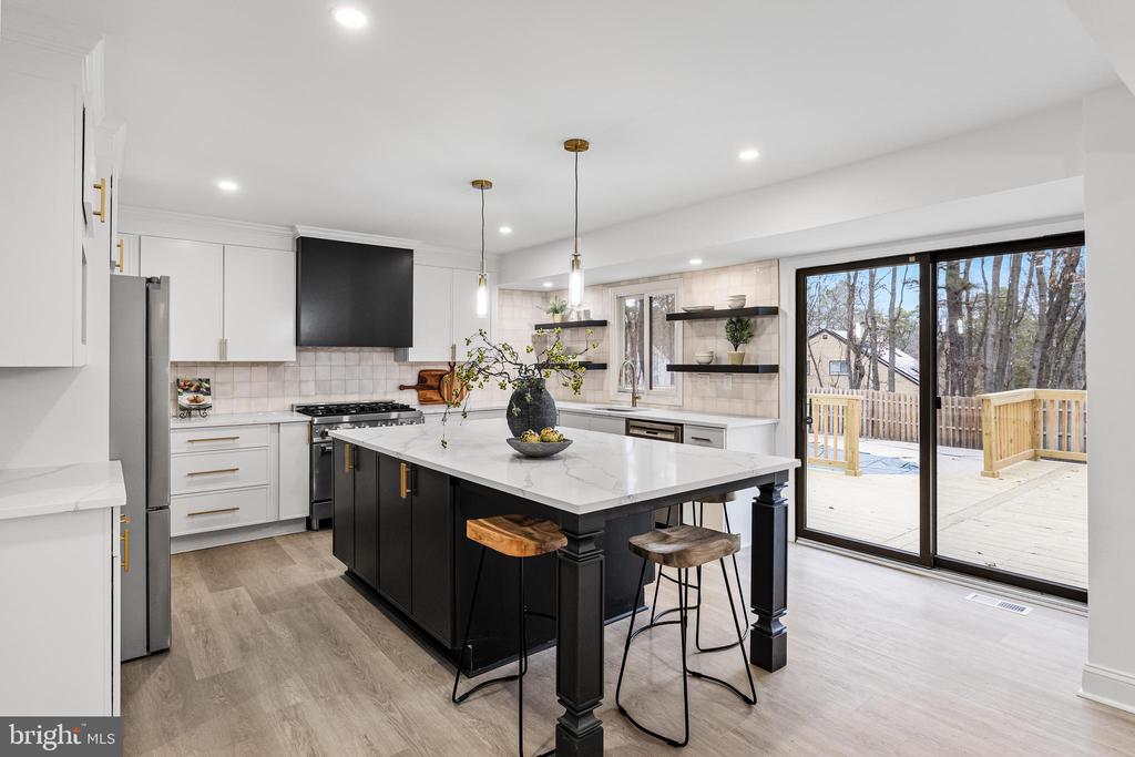 40 Woodhurst Dr