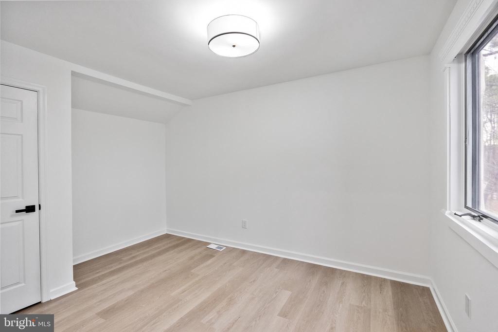 40 Woodhurst Dr