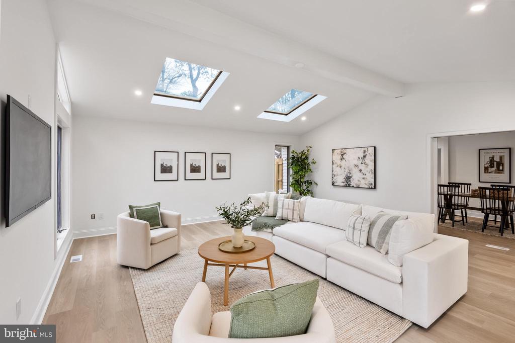 40 Woodhurst Dr