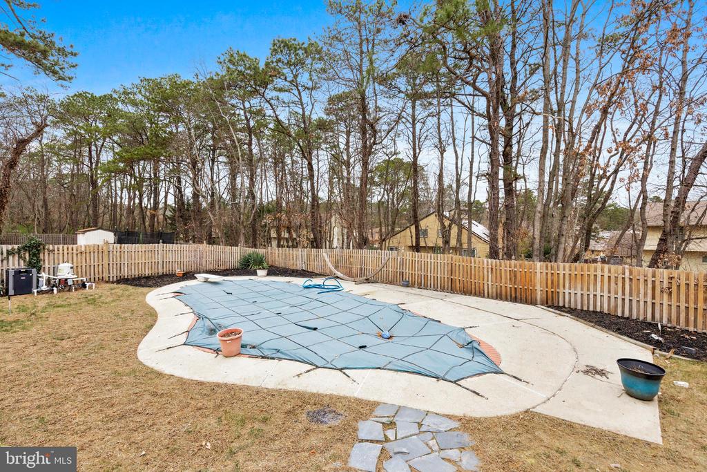 40 Woodhurst Dr