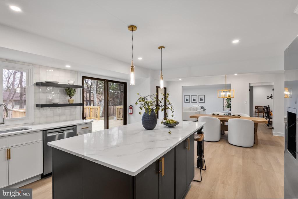 40 Woodhurst Dr
