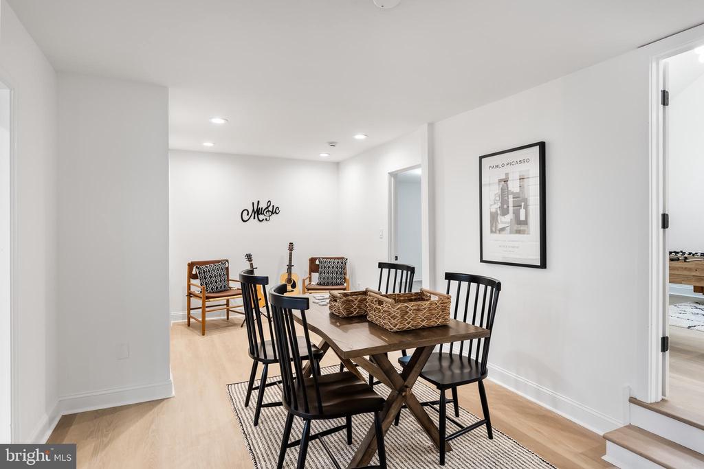 40 Woodhurst Dr