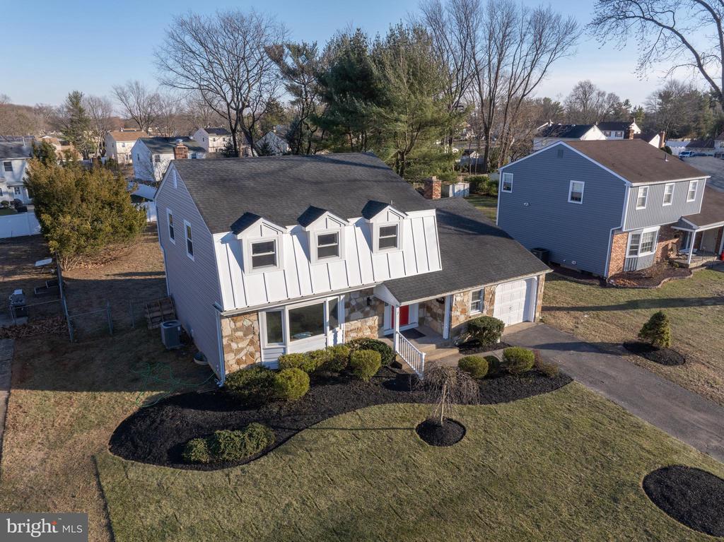 7 Lisa Ln