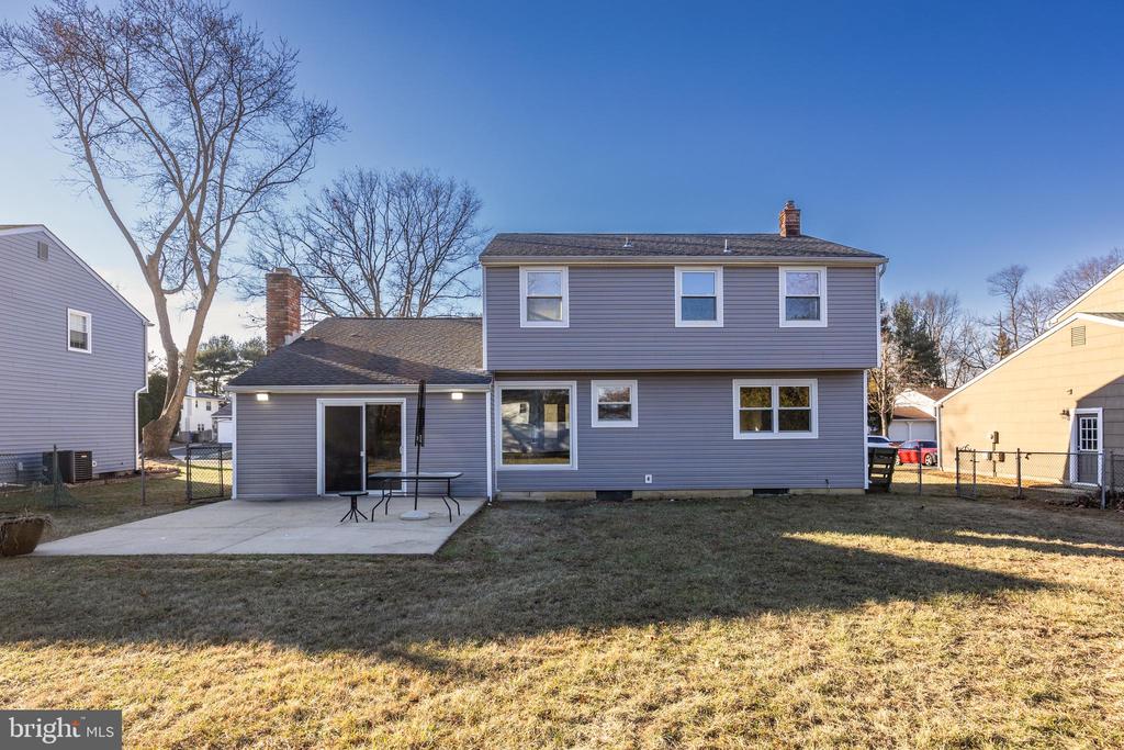 7 Lisa Ln