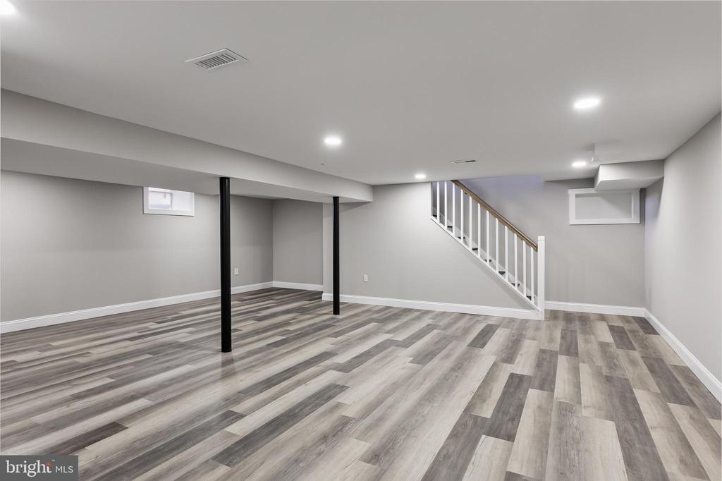 7 Lisa Ln