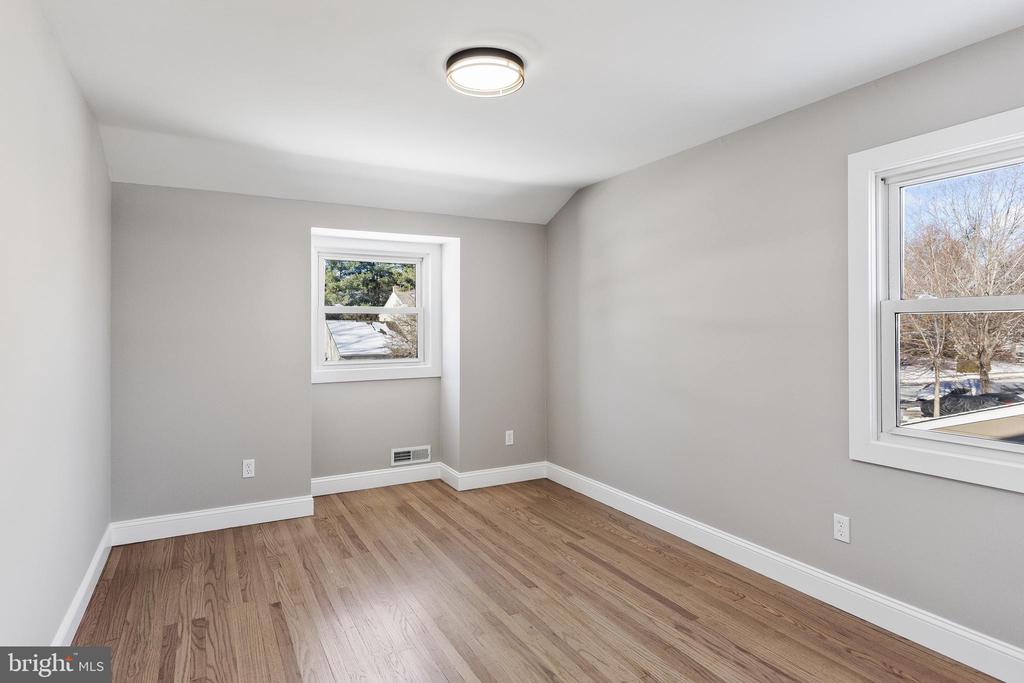 7 Lisa Ln
