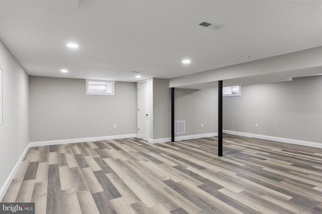 7 Lisa Ln