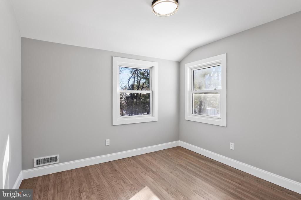 7 Lisa Ln