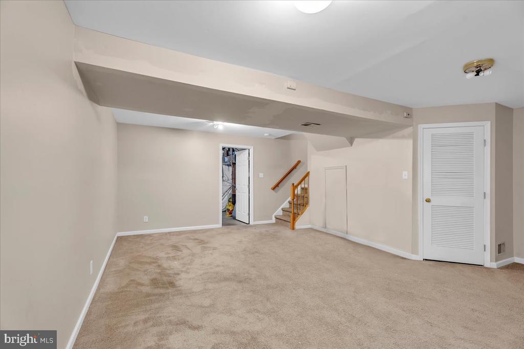 55 Coachlight Dr