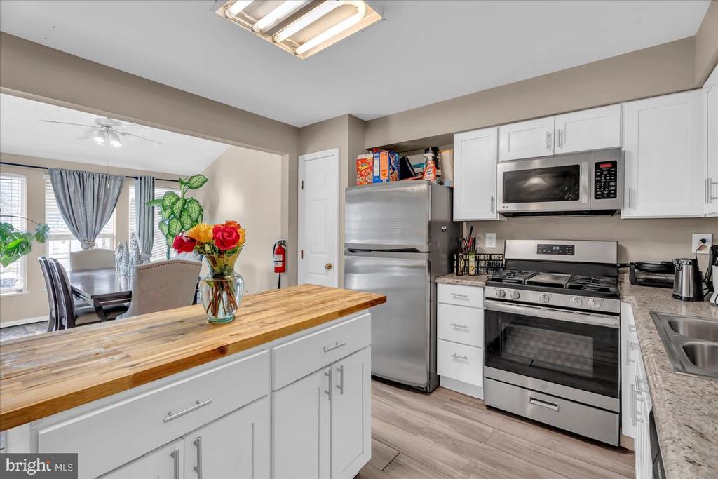 55 Coachlight Dr
