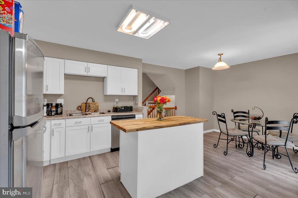 55 Coachlight Dr