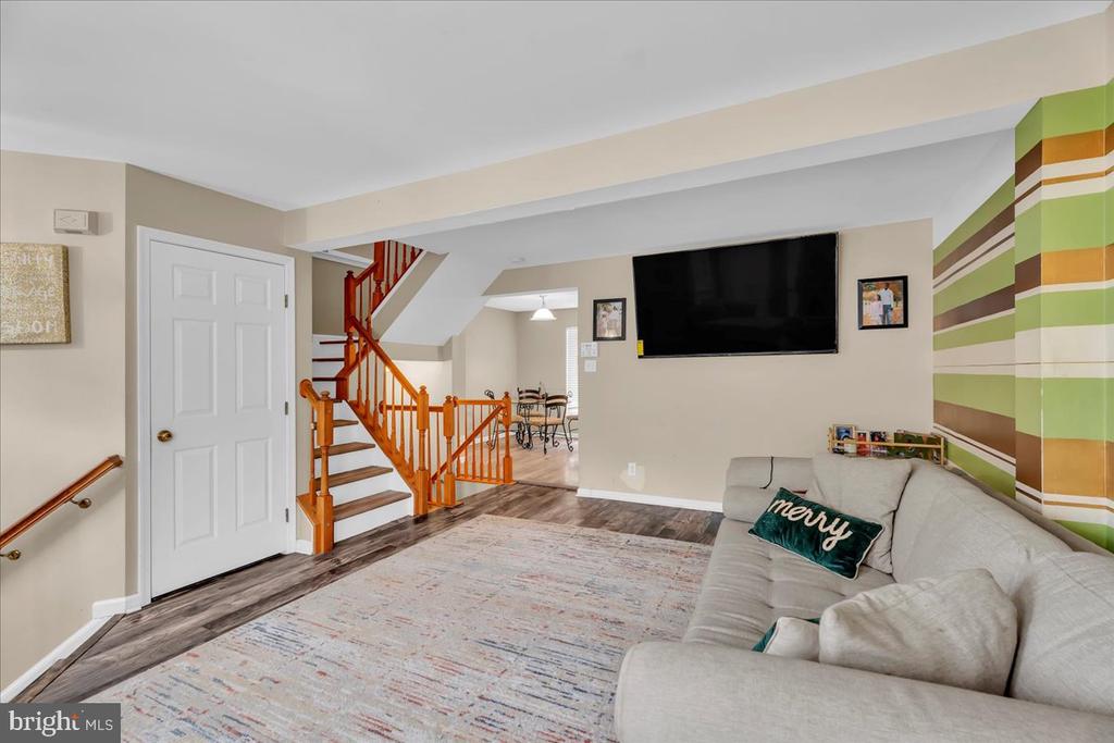 55 Coachlight Dr
