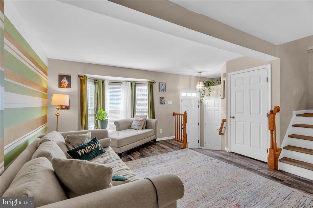55 Coachlight Dr