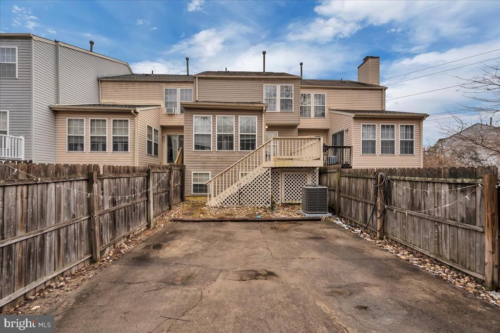 55 Coachlight Dr