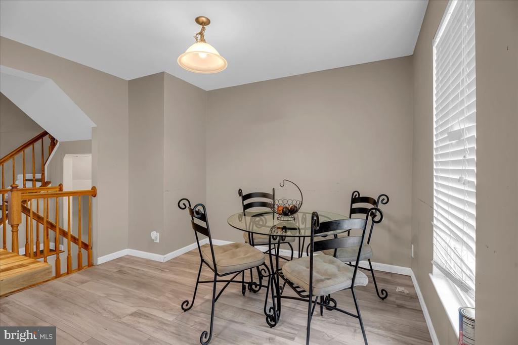 55 Coachlight Dr