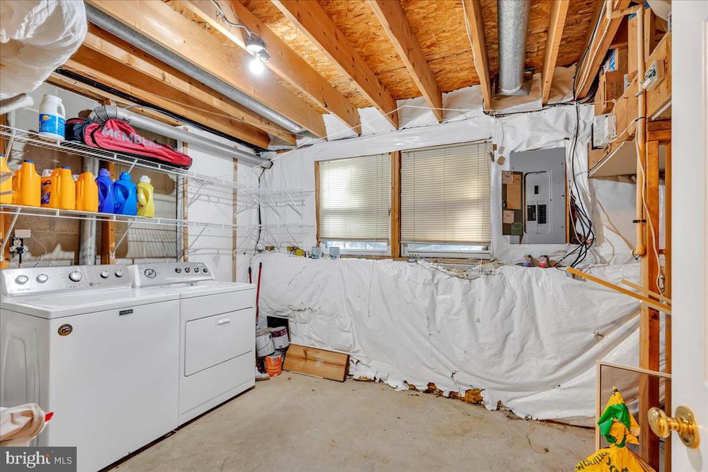 55 Coachlight Dr