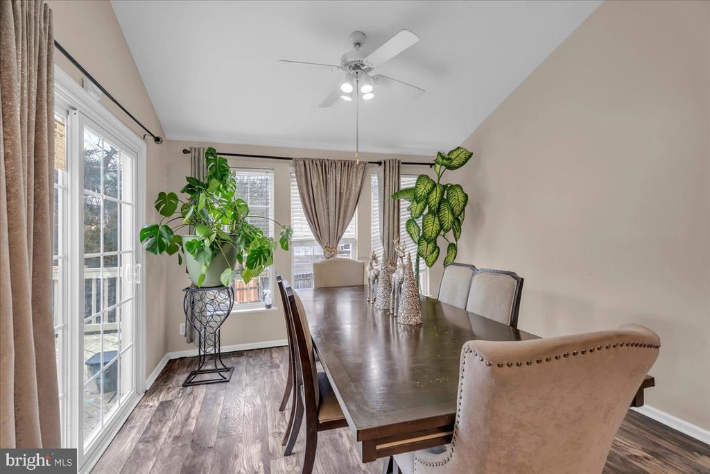 55 Coachlight Dr