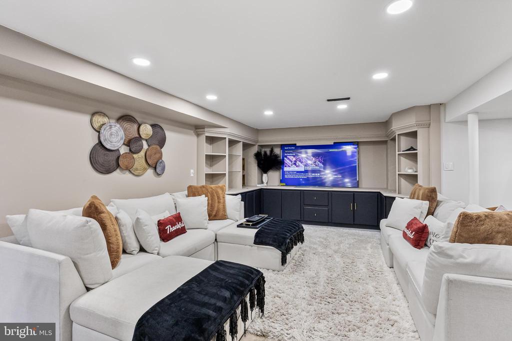 26 Waterview Dr