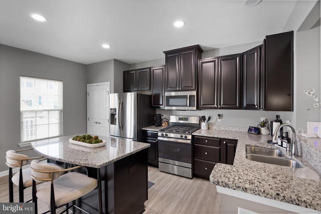 71 Village Green Ln