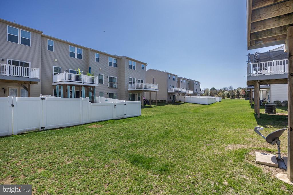 71 Village Green Ln