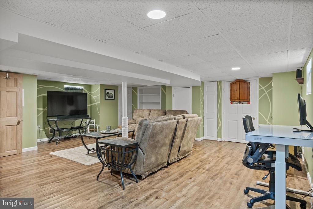 24 N Barrett Ave