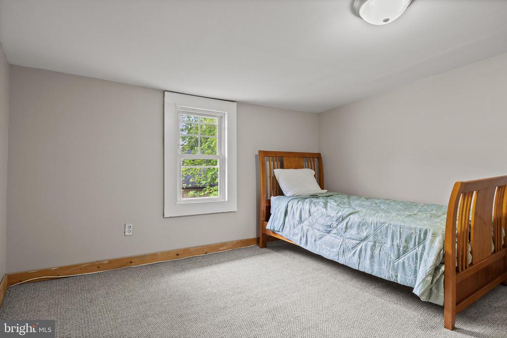 24 N Barrett Ave