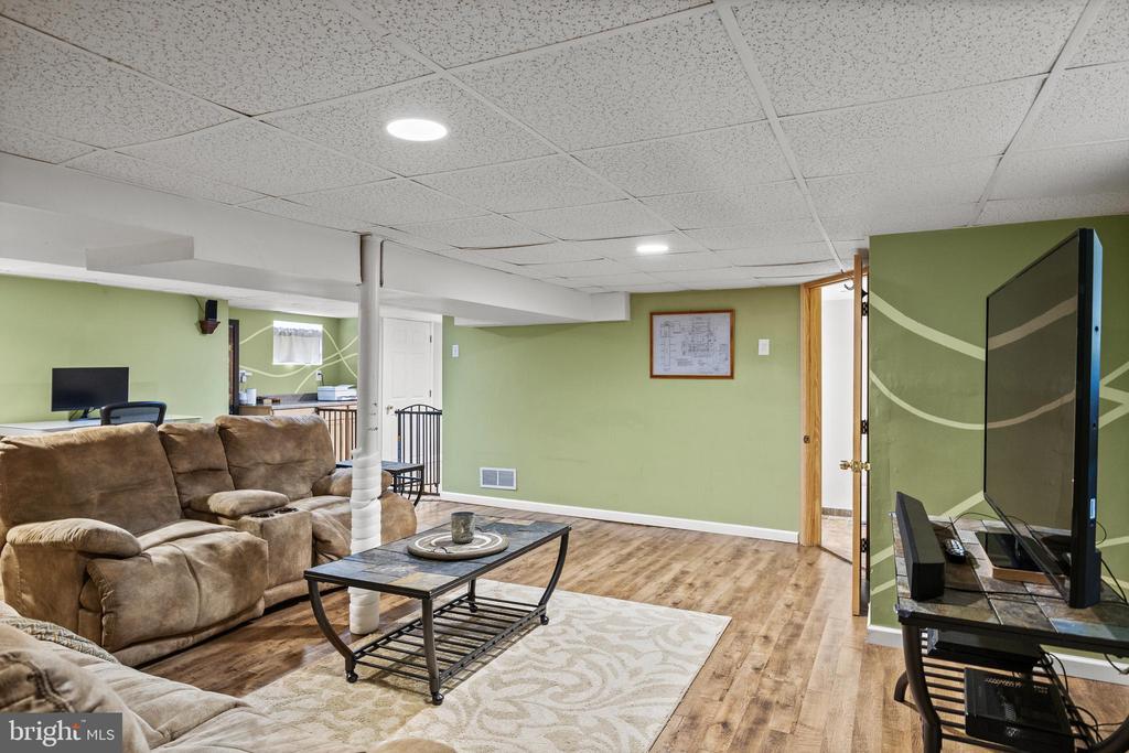 24 N Barrett Ave