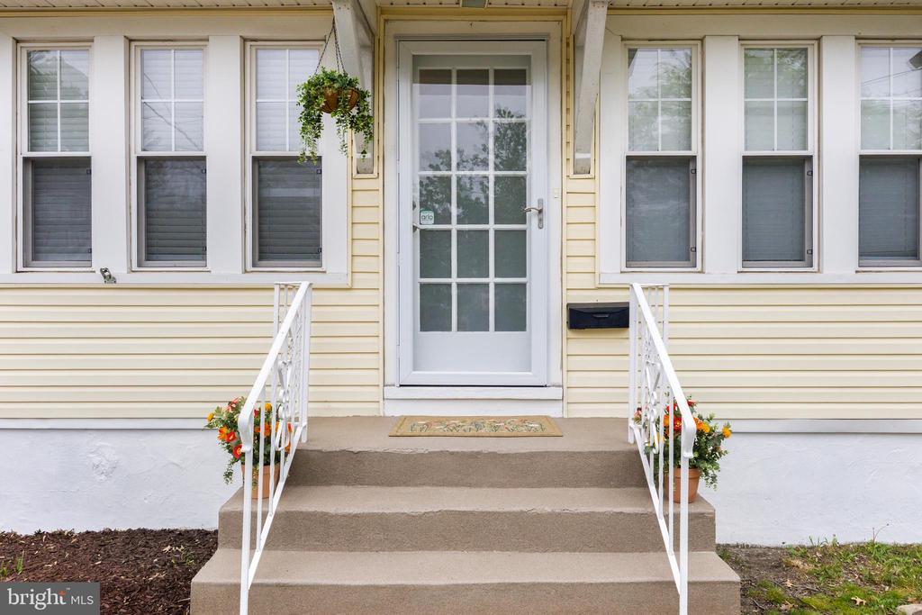 24 N Barrett Ave