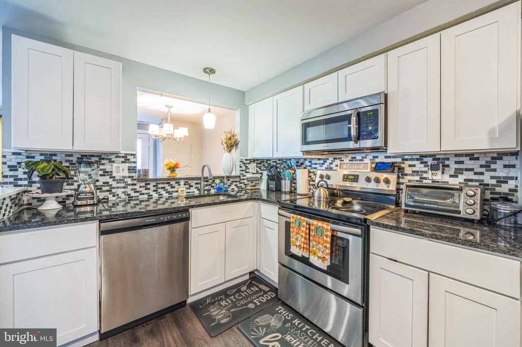 2311 GREENWOOD DR