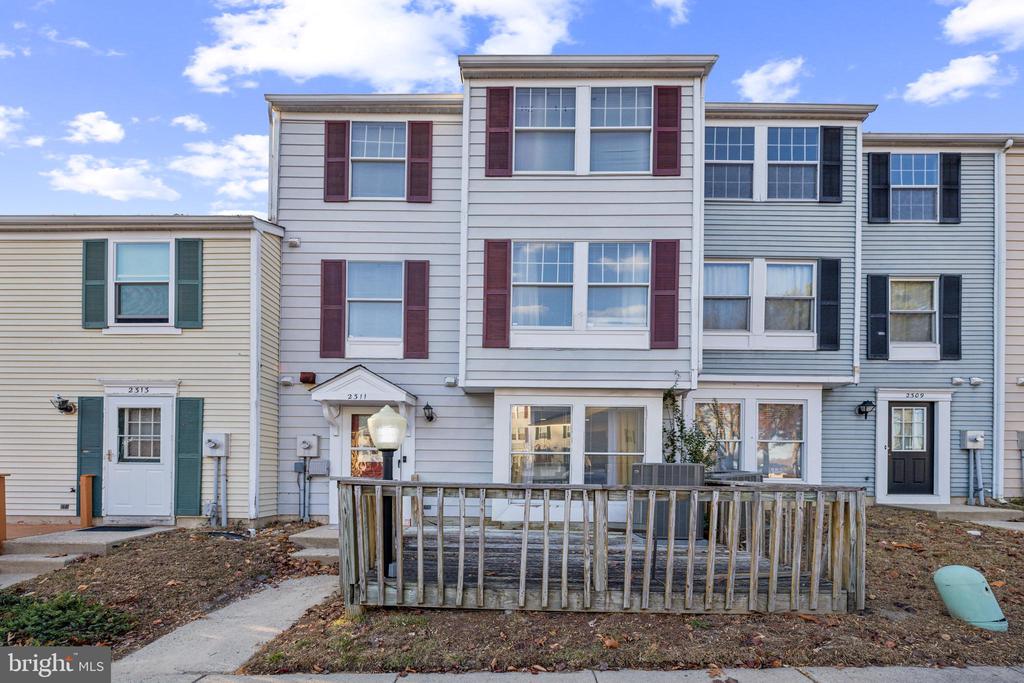 2311 GREENWOOD DR