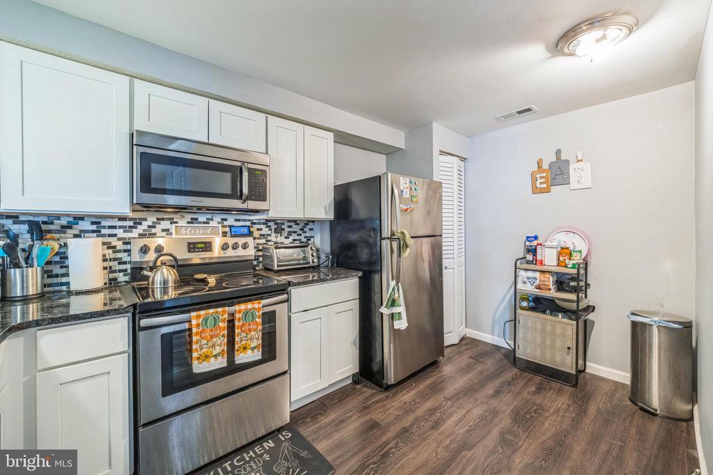 2311 GREENWOOD DR