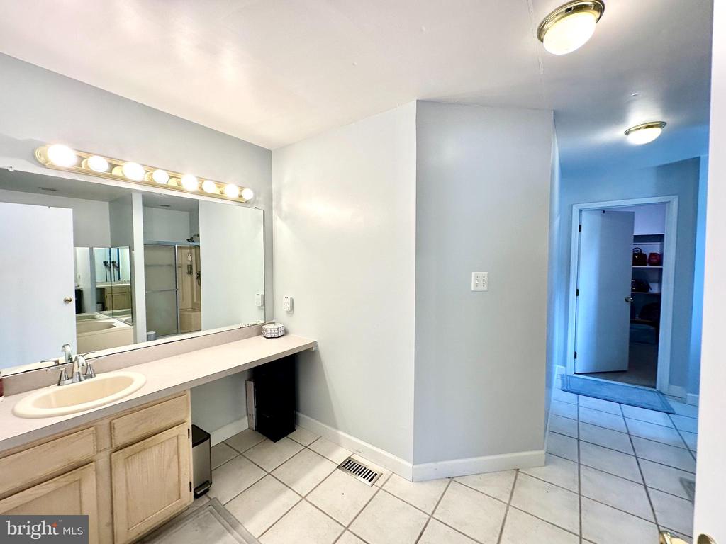 211 FRANKLIN AVENUE