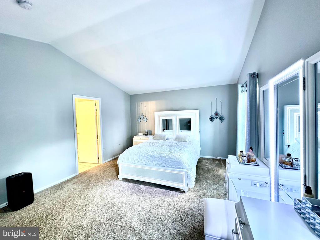 211 FRANKLIN AVENUE