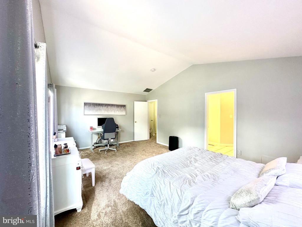 211 FRANKLIN AVENUE