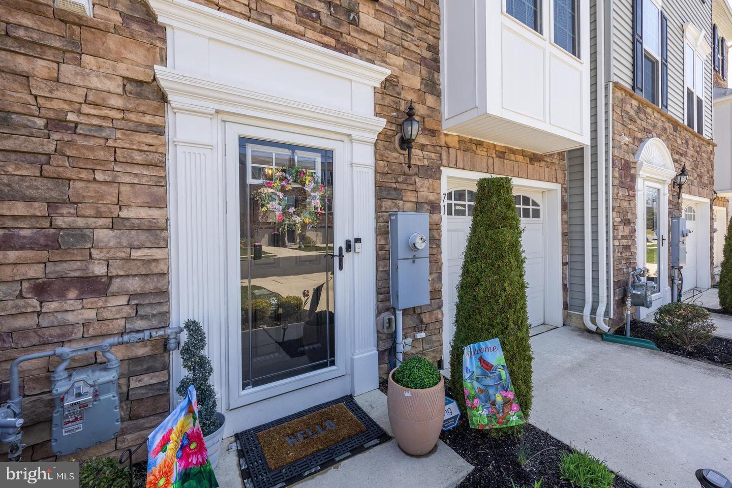 71 VILLAGE GREEN LN