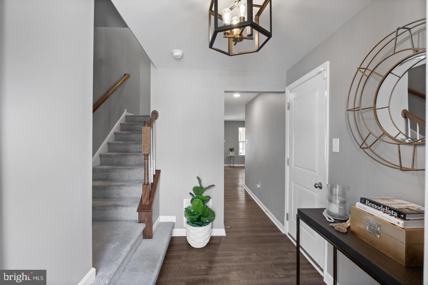 71 VILLAGE GREEN LN