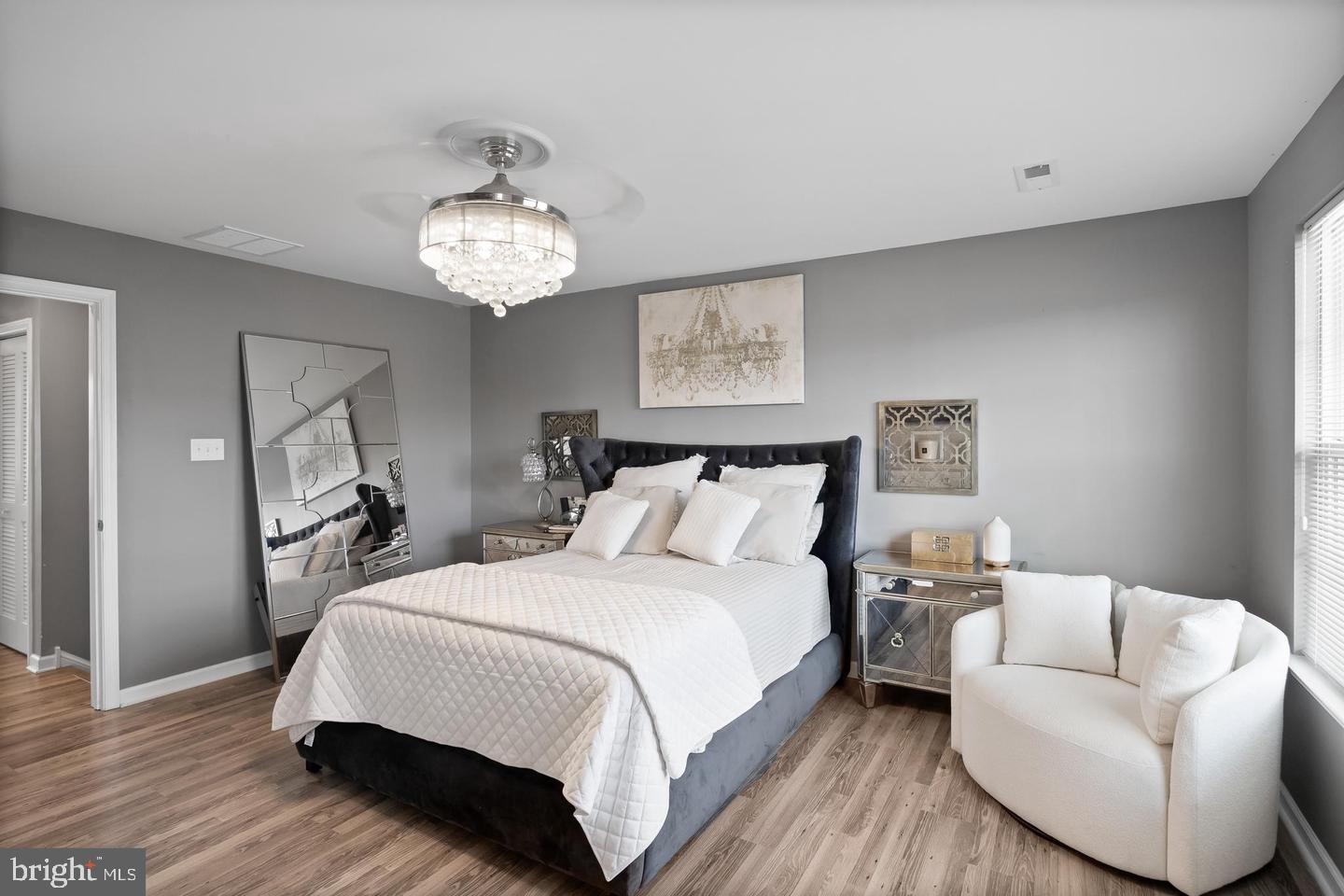 71 VILLAGE GREEN LN