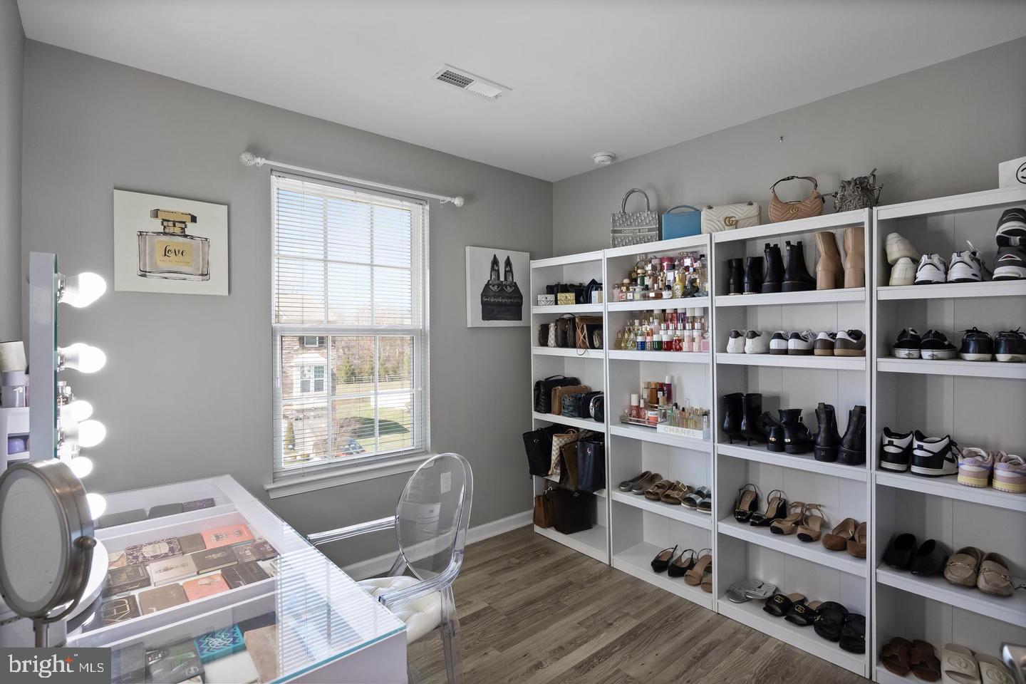 71 VILLAGE GREEN LN