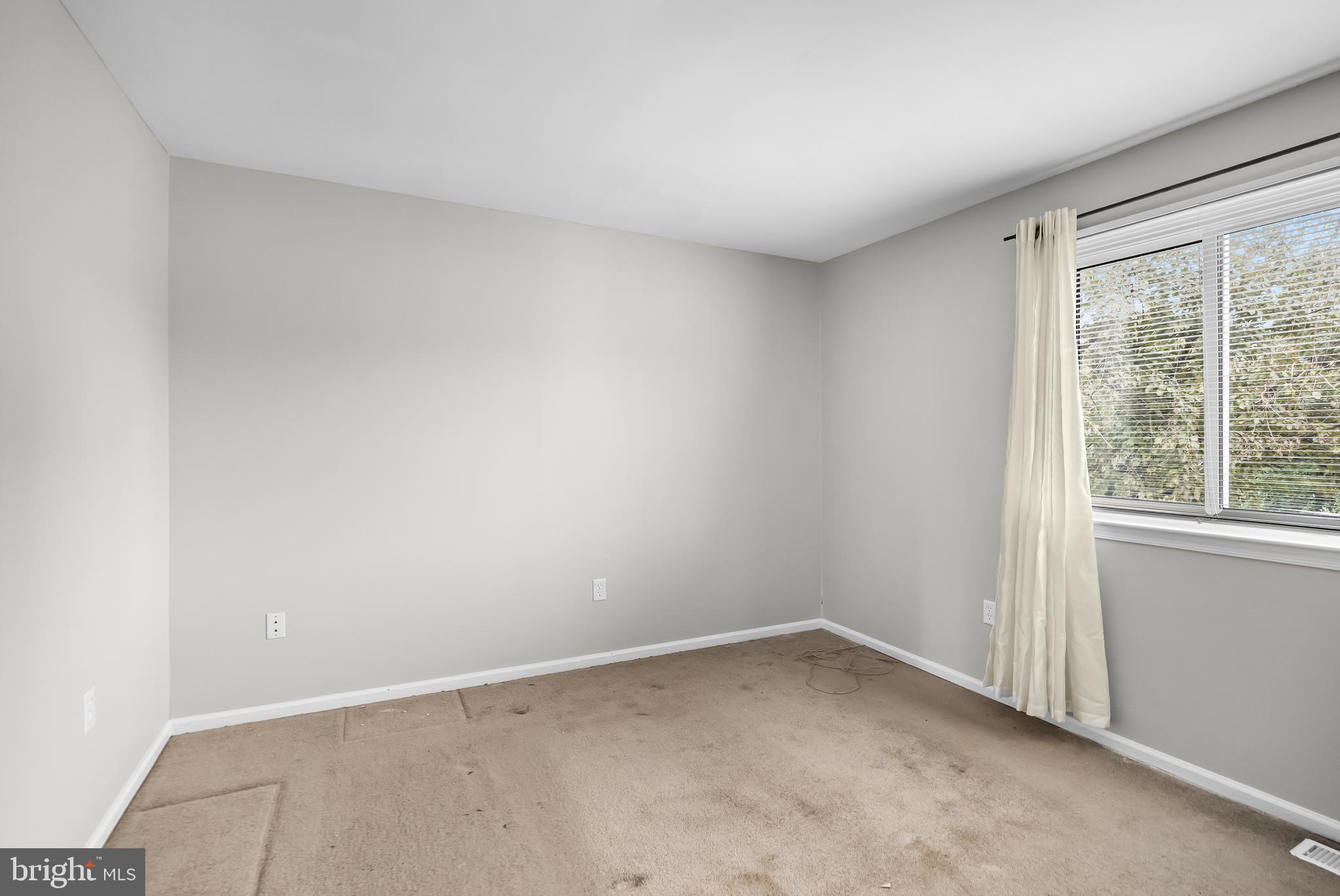 13 HOPEWELL LN