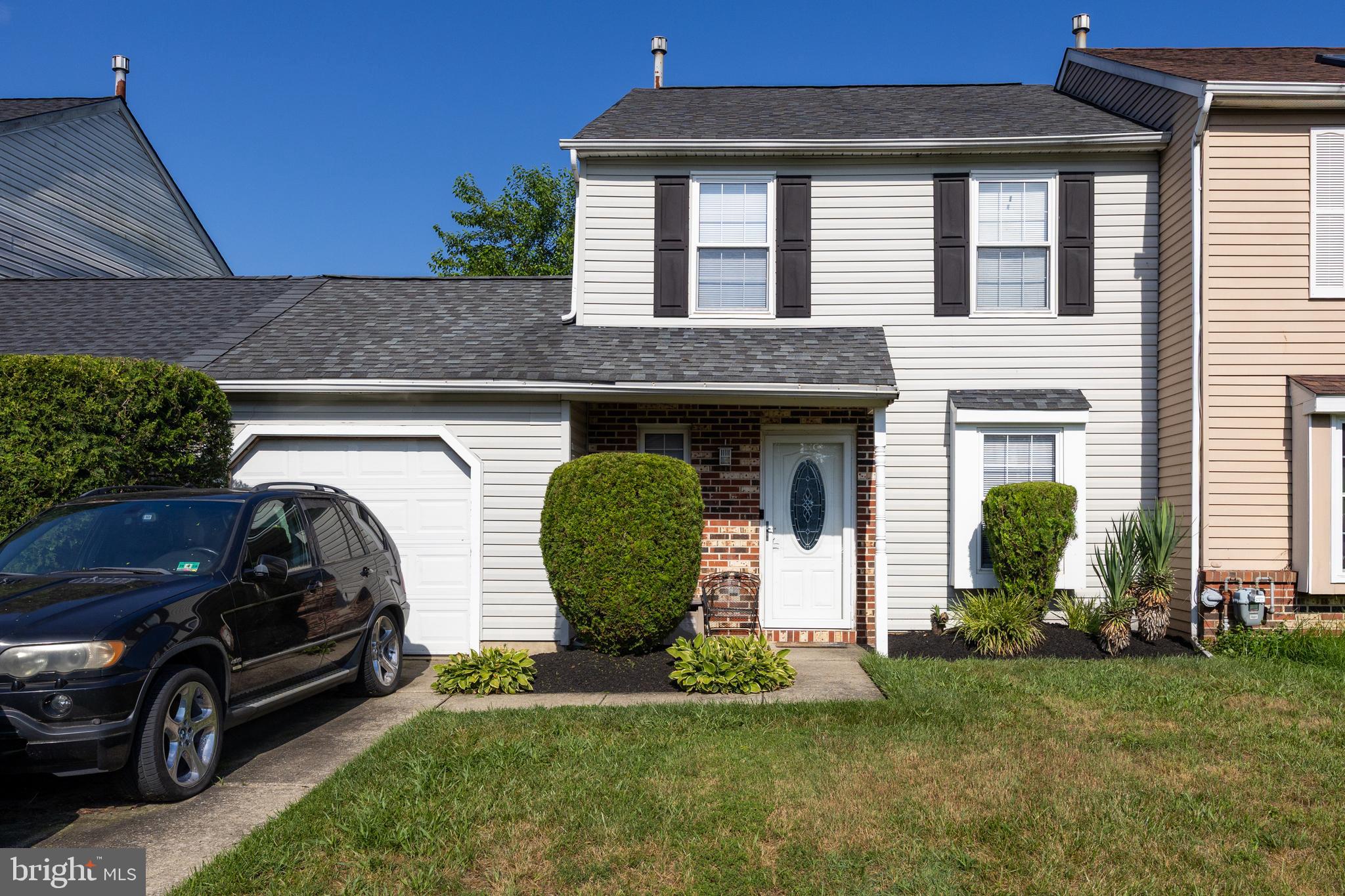 13 HOPEWELL LN