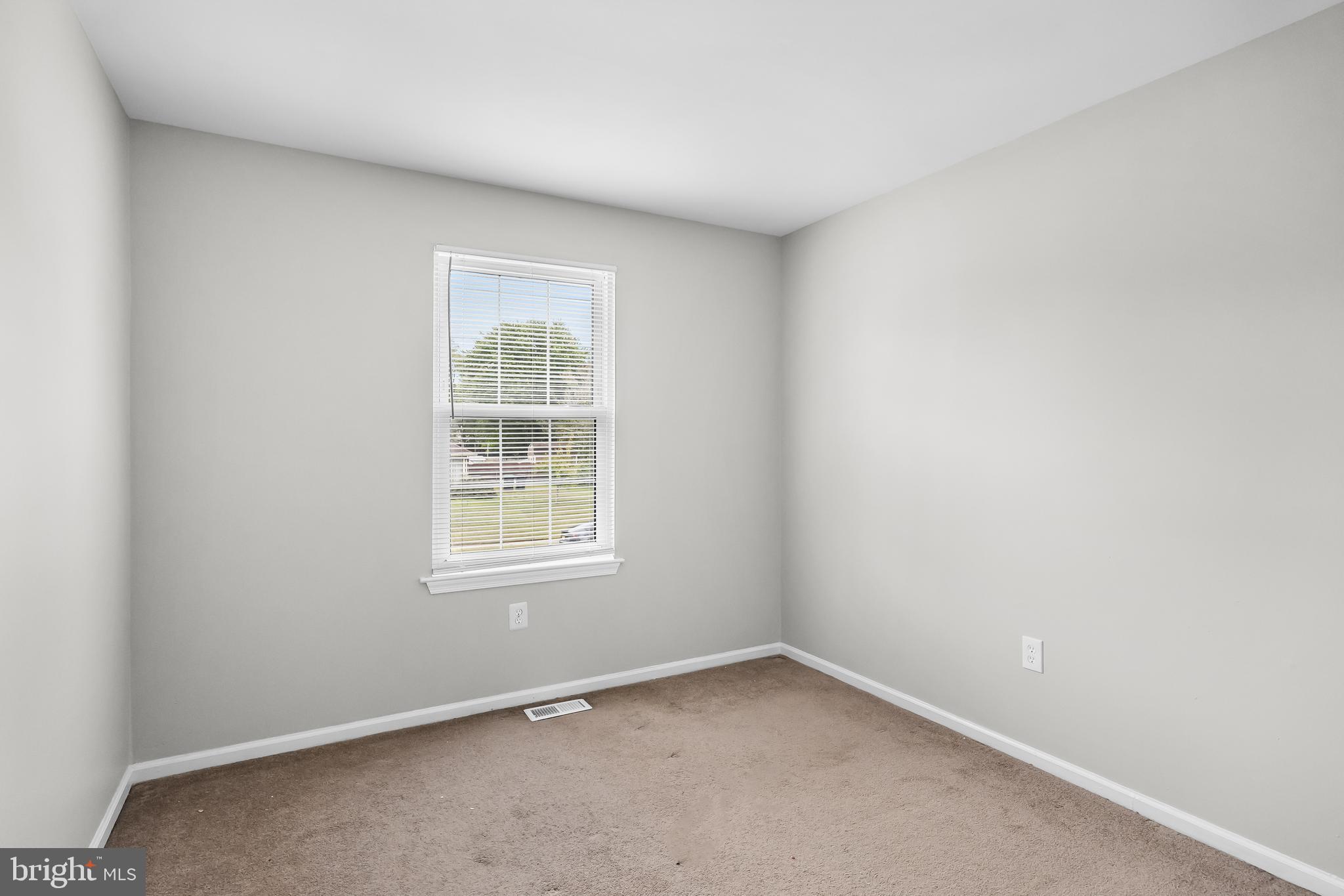 13 HOPEWELL LN