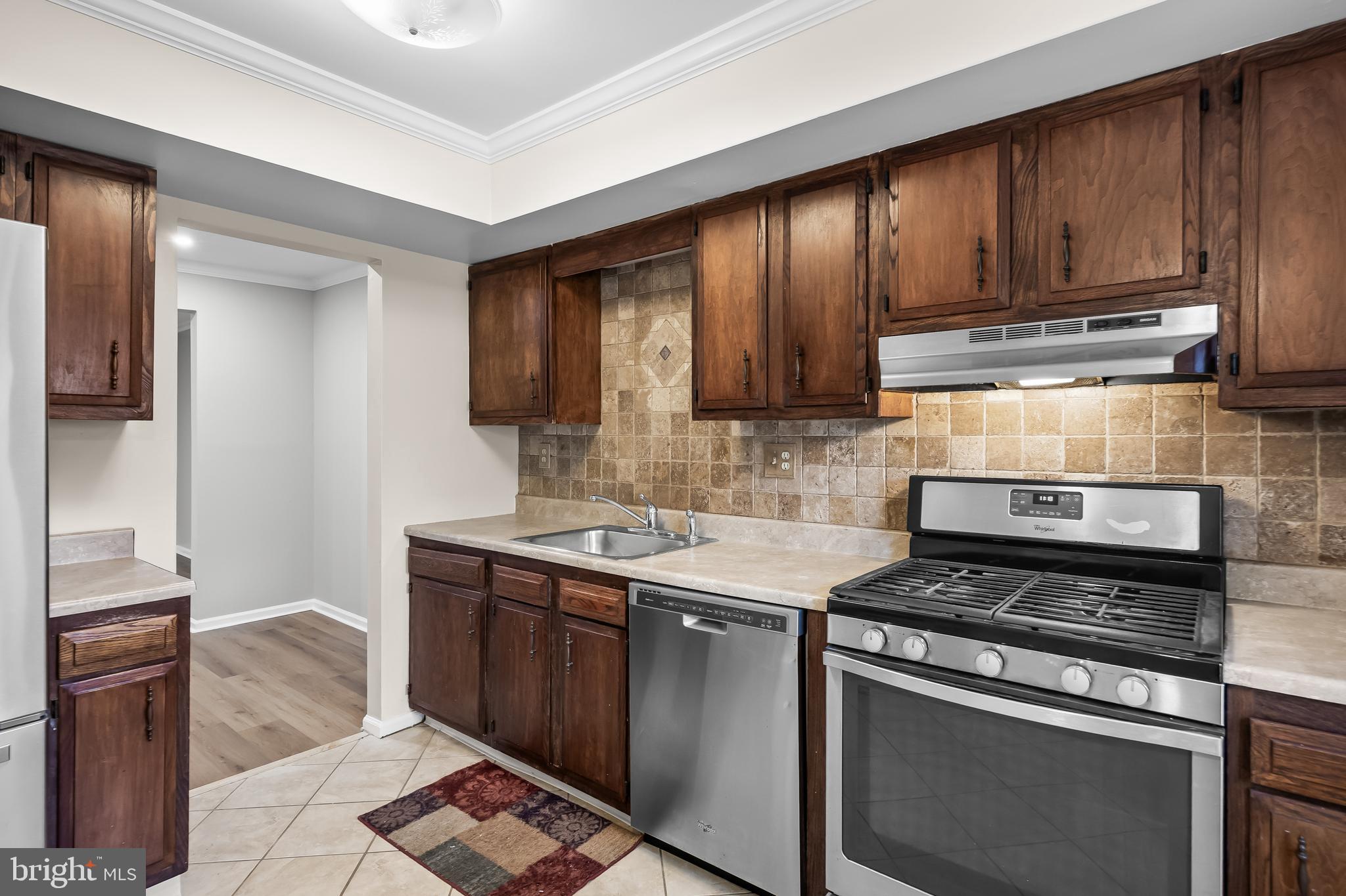 13 HOPEWELL LN