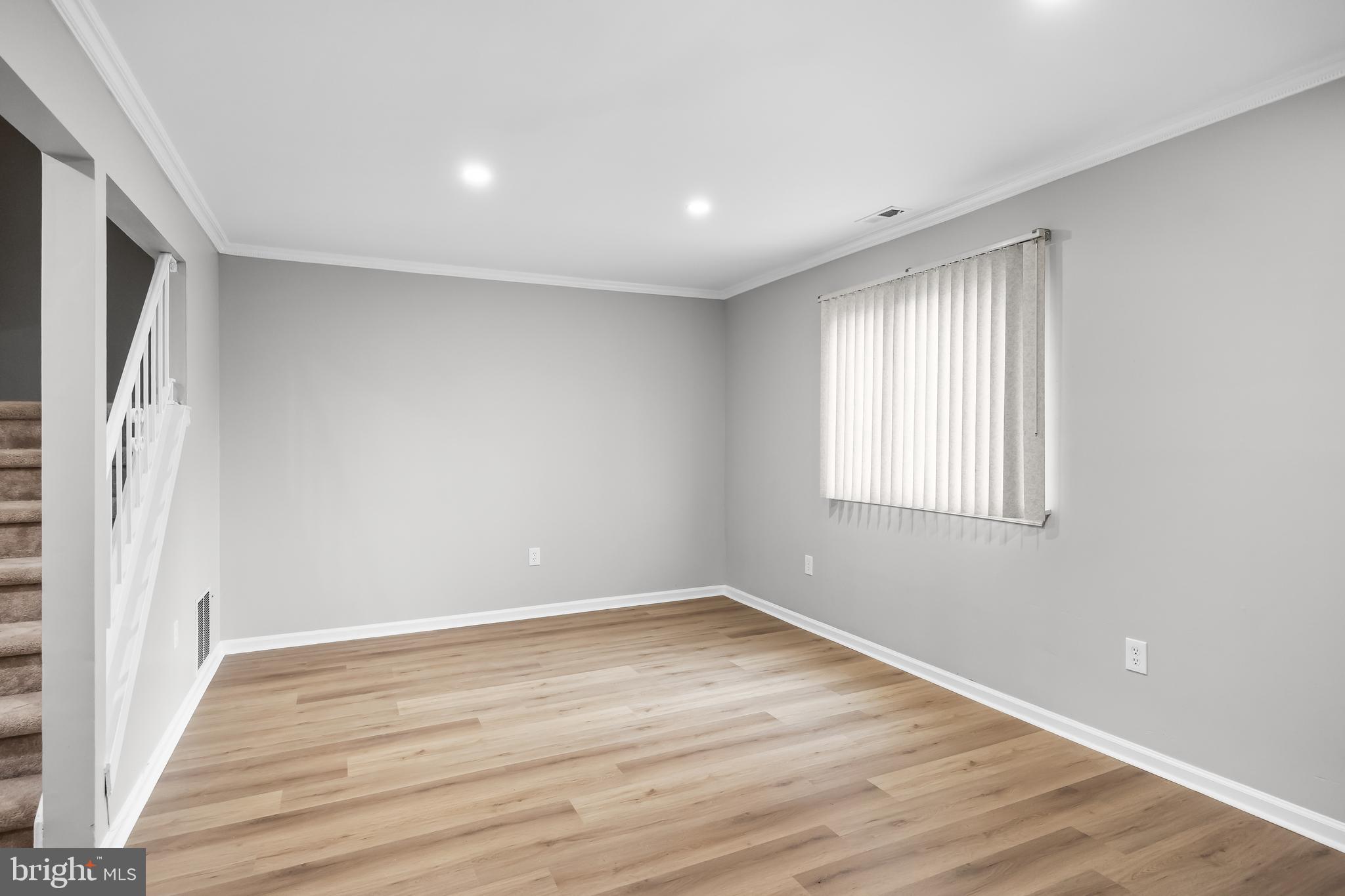 13 HOPEWELL LN